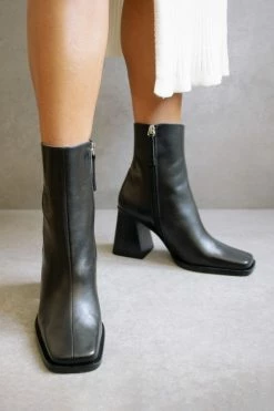 Outlet ❤️ Women's ALOHAS South Leather Ankle Boot Black ❤️