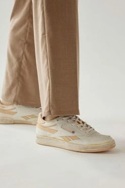 Brand new ???? Women's Reebok Club C 85 Vintage Leather ???? Sneaker Chalk + Weathered Beige ⭐