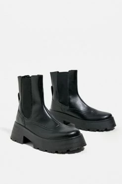 Cheap ???? Urban Outfitters ???? Women's UO Chunky Chelsea Boot Black ✨