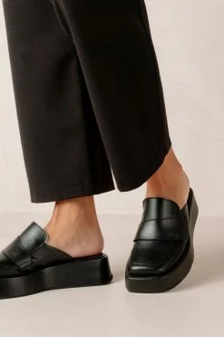 Top 10 ???? Women's SVEGAN Tempera Vegan Leather Mule Loafer Black ⌛