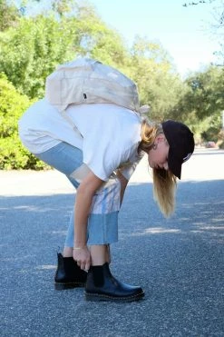 Top 10 ???? Women's Dr. Martens 2976 Smooth Leather Chelsea Boot Black ????